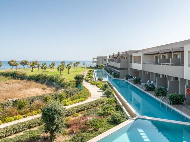 CLASSIC SHARING POOL SIDE SEA VIEW 1